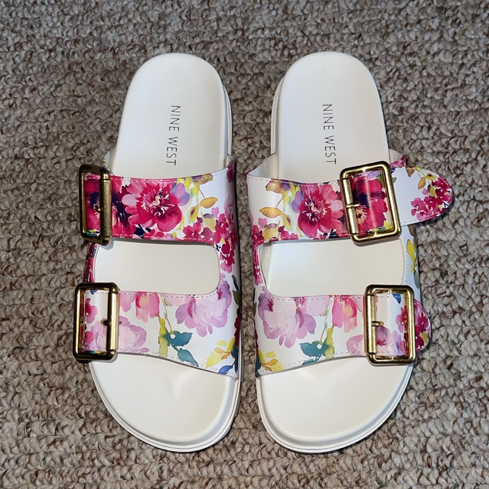 NWOT Nine West White and Pink Floral Sandals with Gold Buckles